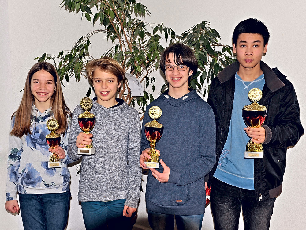 ezirksjugendmeister 2018 von links: U12 Iris Bender, U14 Finn Bender, U16 Sören Bender, U18 Thinh Nguyen Bezirksjugendmeister 2018 von links: U12 Iris Bender, U14 Finn Bender, U16 Sören Bender, U18 Thinh Nguyen